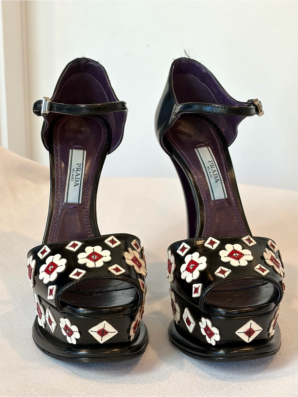 Prada 2012 Rare Platform Buckle Sandals w/floral appliqués, blk/white/red,36 - Picture 8 of 16